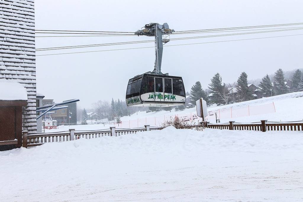 Ganze Wohnung, Inviting ski-in/ski-out condo - free Wifi, gas fireplace & free ski shuttle in Jay Peak