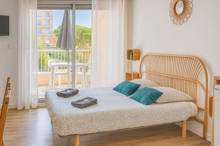 Location de vacances pour 2 personnes, avec terrasse à Giens