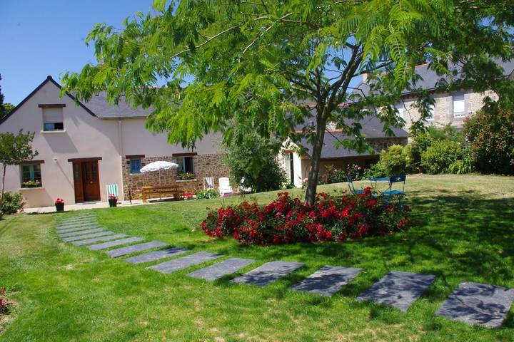 Gîte pour 10 personnes, avec piscine et terrasse ainsi que jardin et jacuzzi - 1