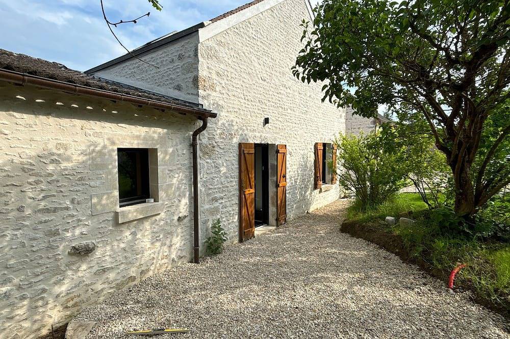 Gîte du Val d'Auneau, 5 ch., 3 sdb, piscine, barques, pétanque, baby-foot in Aulnay-la-Rivière, Région de Pithiviers