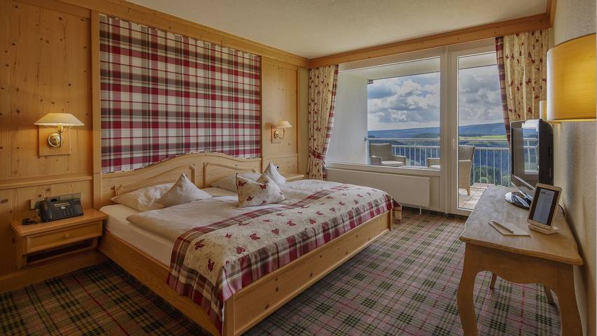 Hôtel pour 4 personnes, avec Balcon/Terrasse et Jacuzzi ainsi que Terrasse et Jardin à Lenzkirch