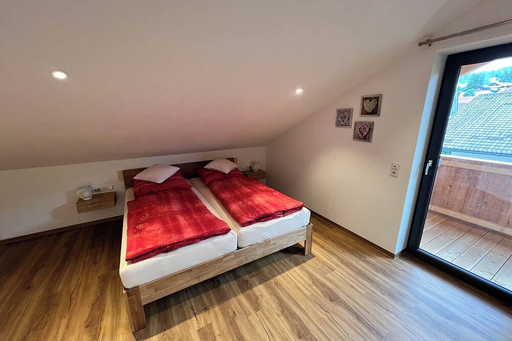 Ganze Wohnung, Alpinglück für 4 im Dachgeschoss: 2 Balkone, viel Licht & Schlossblick in Halblech, Bayerisch Schwaben