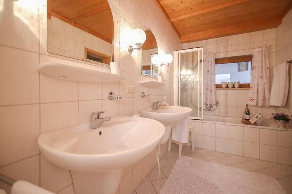 Ganze Wohnung, Ferienwohnung Freiraum, 90 qm, eigener Eingang, mit Terrasse,  4 Sterne in Samerberg, Bayerische Alpen