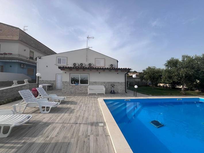 Chambre d’hôte pour 5 personnes, avec Terrasse et Jardin ainsi que Piscine et Vue à Ragusa