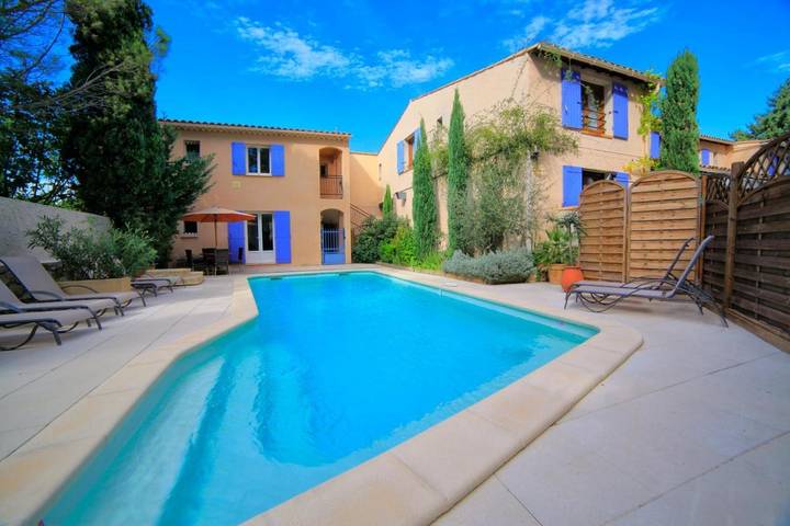 Hôtel pour 2 personnes, avec terrasse et piscine à Mas-Blanc-des-Alpilles