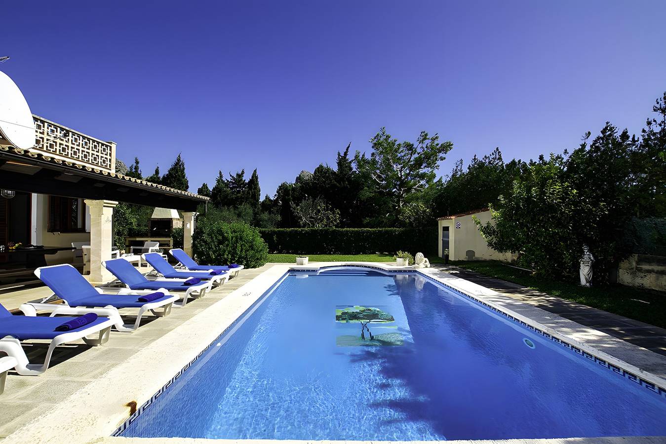 Schöne Finca Barraca in der Nähe des Meeres mit Blick auf die Berge in Port de Pollença, Pollença