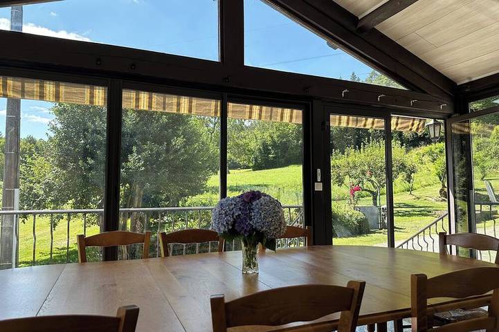 Location de vacances pour 8 personnes, avec jardin à Le Bez