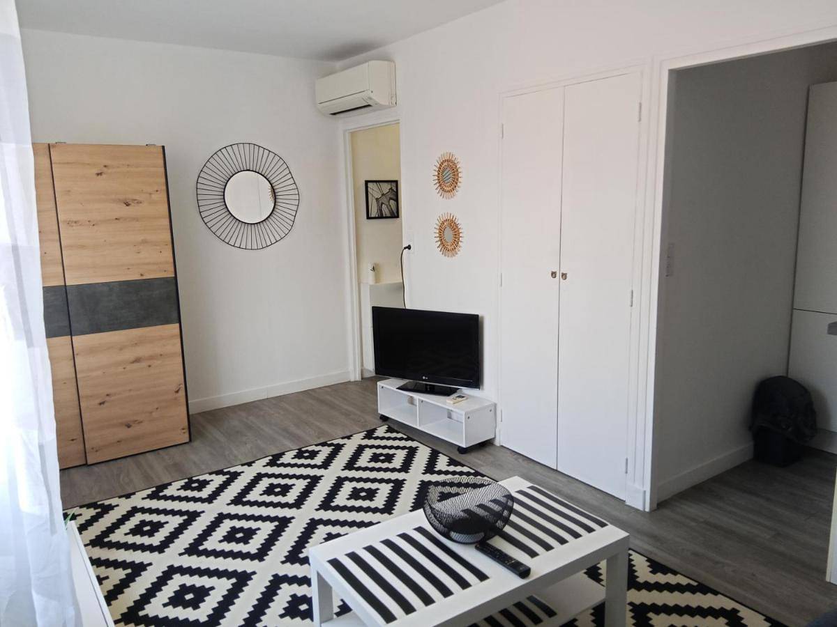 Appartement entier, Furnished studio, 5 min Avignon, Pontet center in Le Pontet, Vaucluse