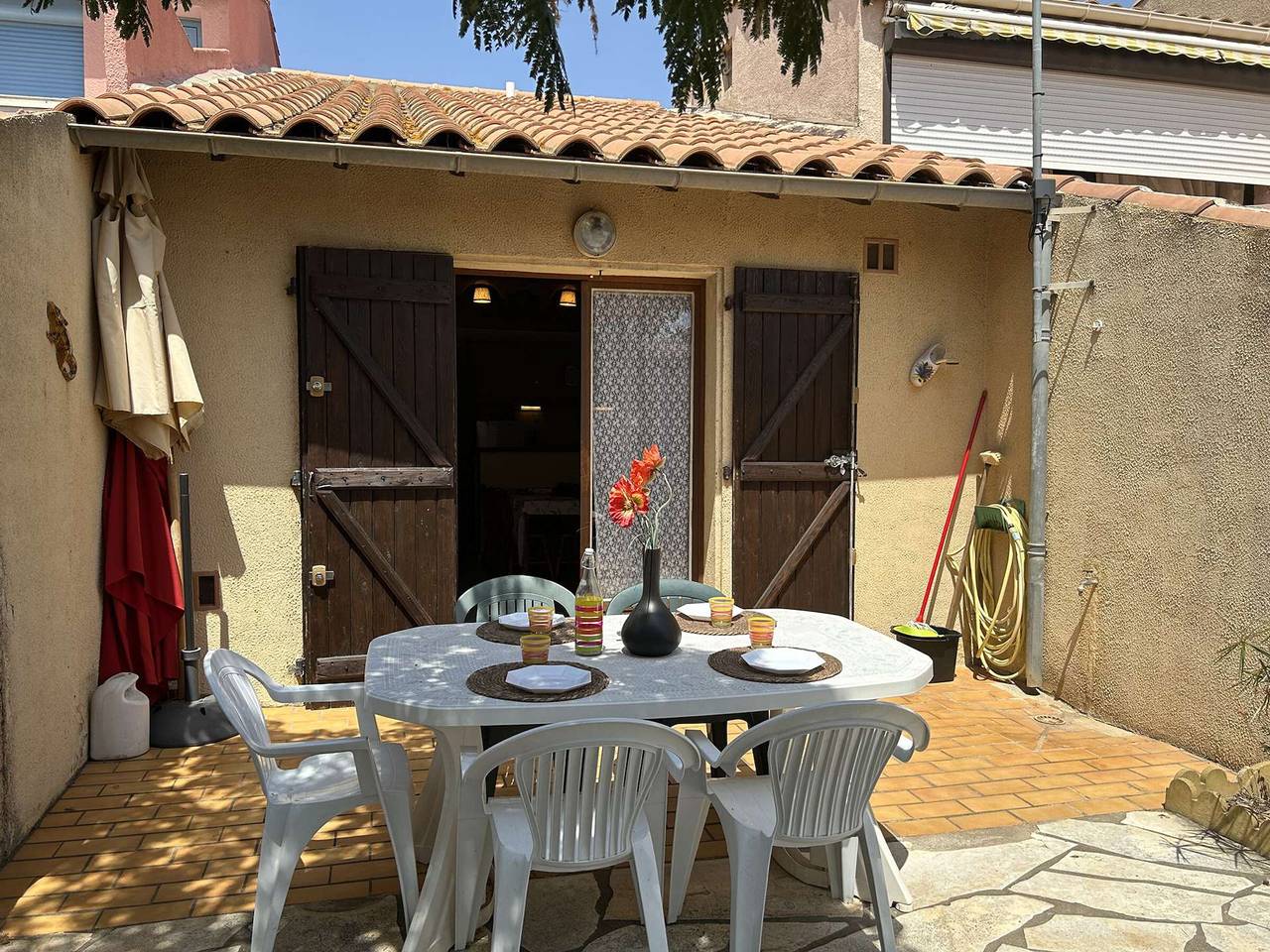 Gemütliches Ferienhaus in Strandnähe, 4 Zimmer, 8 Personen, Terrasse, Parkplatz in Saint Pierre la Mer, Fleury