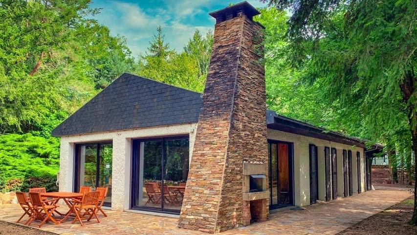 Location de vacances pour 6 personnes, avec Terrasse ainsi que Jardin et Piscine à Saint-Pierre-de-Frugie