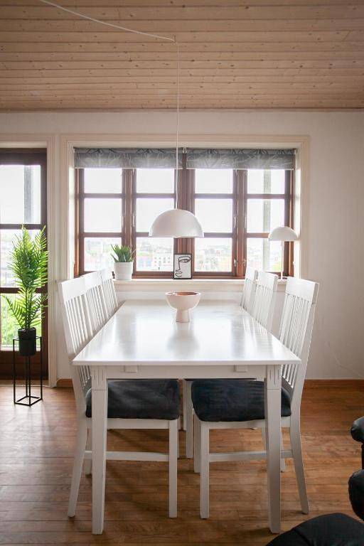 Ganze Wohnung, Spacious 2 bedroom apartment downtown with a view in Tórshavn, Färöer