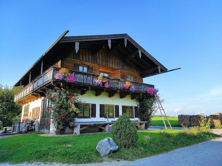 Unterwildenriederhof - Ferienwohnung Samerberg  für 2-4 Personen 1. Stock, Balkon, eigener Eingang, Wohn/Schlafraum, 1 Schlafzimmer, Küche in Frasdorf, Bayerische Alpen