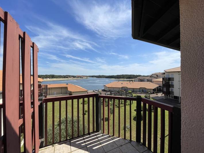 Gîte pour 4 personnes, avec terrasse ainsi que vue sur le lac et piscine à Vieux-Boucau-les-Bains - 2