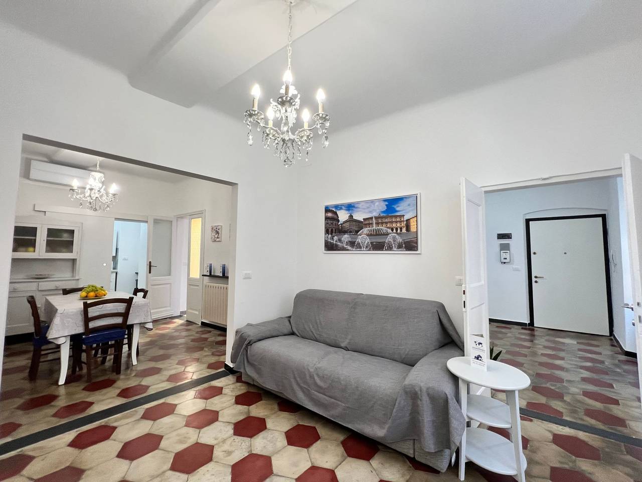 Entire apartment, Wohnung 'Silvia' in Strandnähe in Ponente (Genova), Genoa