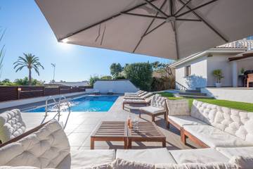 Villa for 10 Guests in Nueva Andalucía, Marbella, Picture 1