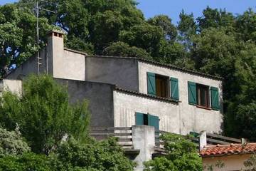 Location de vacances pour 10 personnes, avec terrasse ainsi que jacuzzi et balcon/terrasse à Cauro