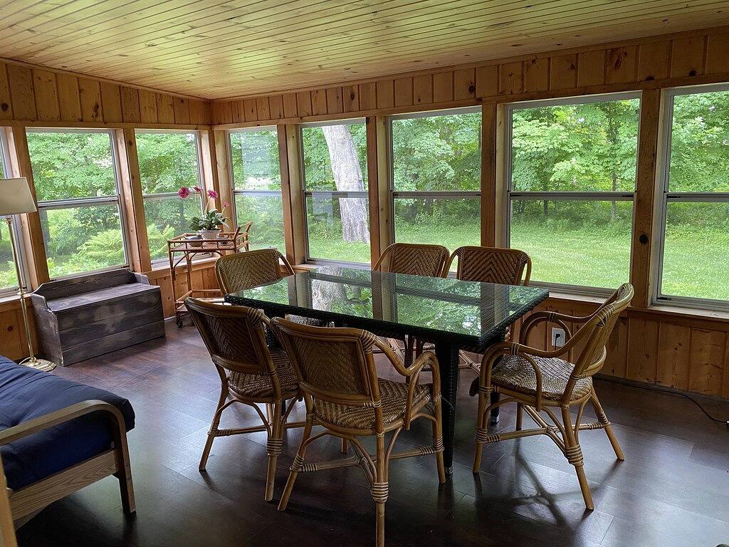 Lovely spacious 6 Br home in St. Croix River valley in Taylors Falls, Chisago County