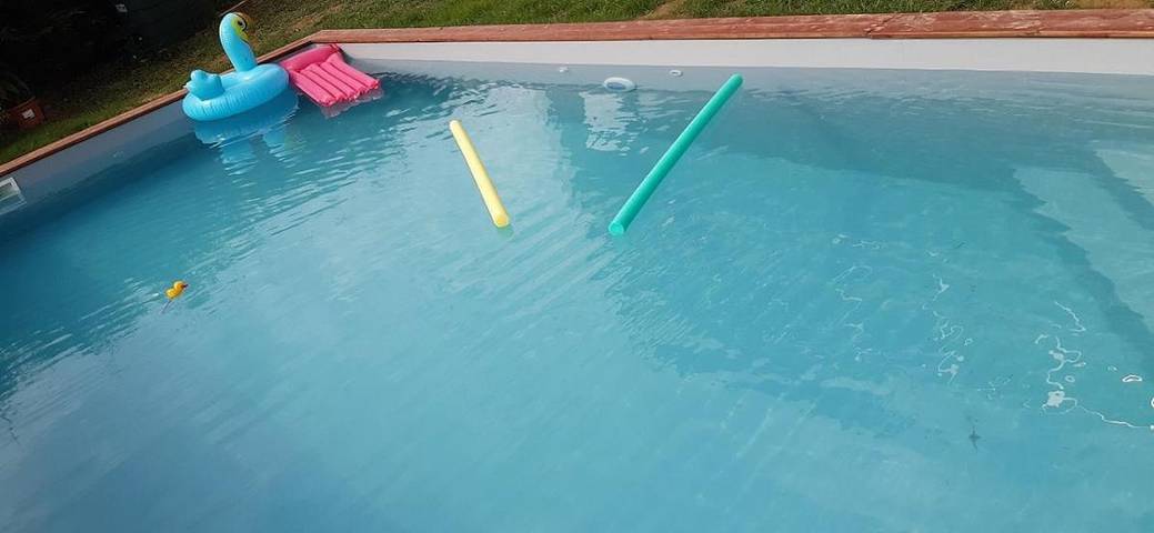 Cottage pour 3 personnes, avec balcon et jardin ainsi que vue et piscine à Bourg-Saint-Bernard