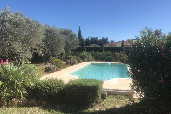 Location de vacances pour 4 personnes, avec terrasse et jardin à Caromb
