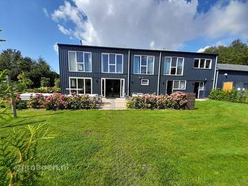 Ferienhaus für 42 Personen, mit Sauna und Balkon/Terrasse sowie Terrasse in Stede Broec