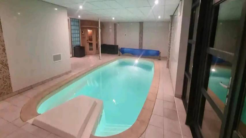 Location de vacances pour 18 personnes, avec jardin ainsi que sauna et piscine dans Odeigne - 2