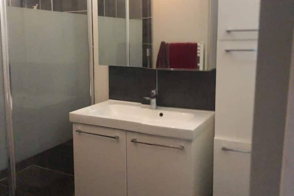 Apartamento entero, Dans la Verdure, au Calme Près de Paris in Rueil-Malmaison, Altos del Sena