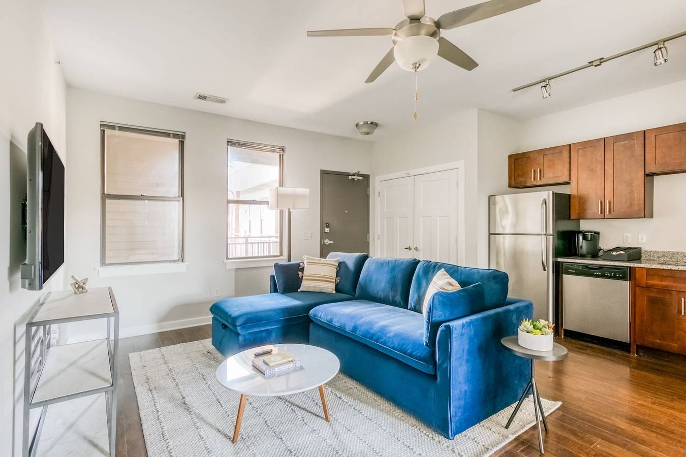 Entire apartment, Cozysuites Musicrow Classy 1Br w free parking  09 in Nashville, Tennessee