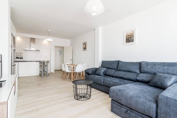Entire apartment, Ideally Located Holiday Apartment "La Bonita" with Wi-Fi and Sea Views in Playa de los Bateles (Conil de la Frontera), Conil de la Frontera