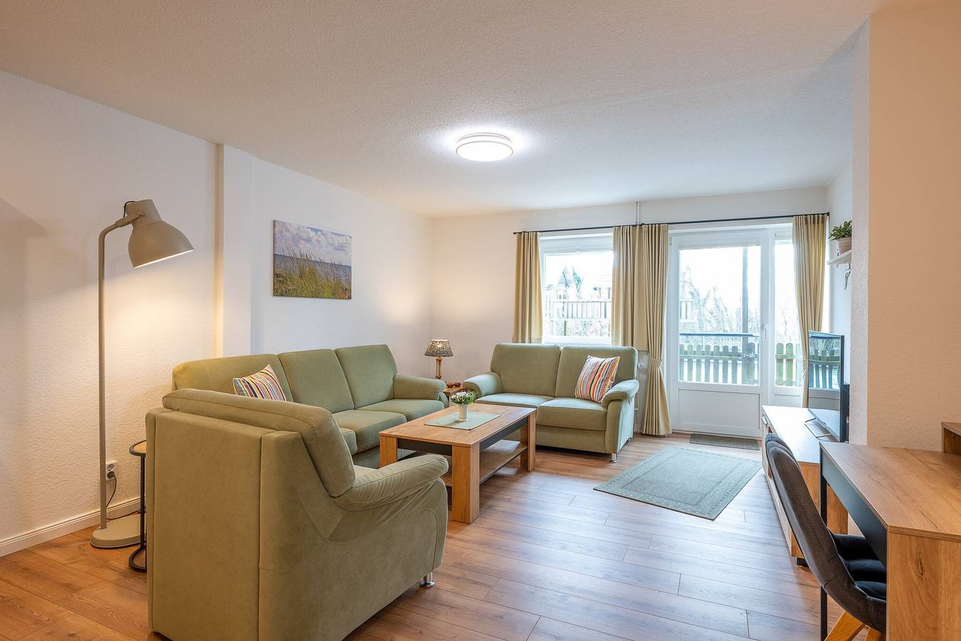 Entire apartment, Apartment 'Ferienhof Paulsen - Seeschwalbe' with Private Terrace and Wi-Fi in Tammensiel, Pellworm