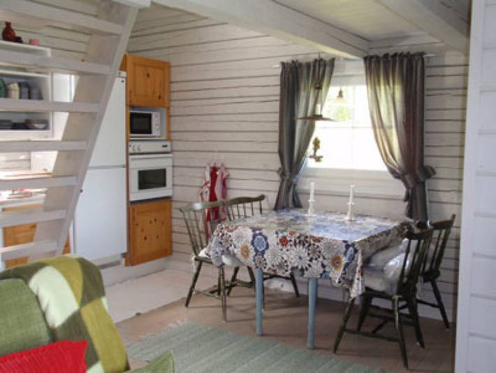 Wunderbares Ferienhaus direkt am See mit Sauna, Wifi und Wildnisbad (mietbar) in Jämtland