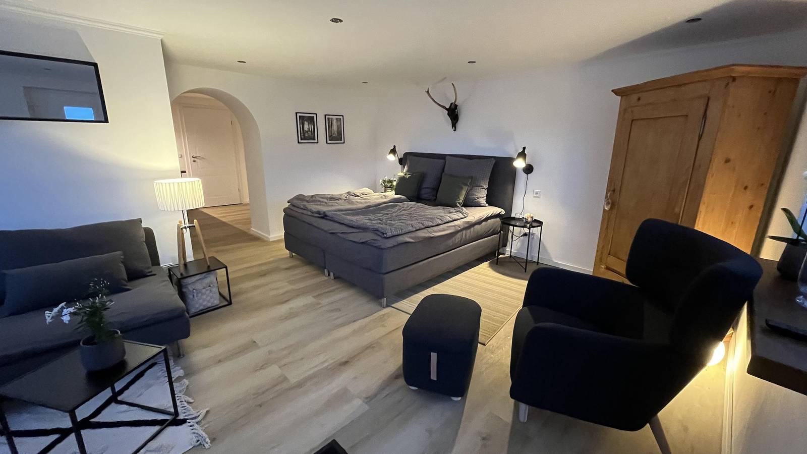 Ganze Ferienwohnung, Wellness Appartement für 1-2 Personen in Pelm, Vulkaneifel