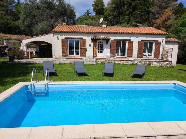 Chalet para 6 personas, con vistas además de jardín y piscina - 1