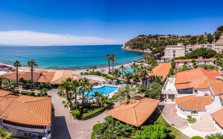 Villaggio vacanza per 2 persone, con Terrazza e Giardino nonché Piscina per bambini e Piscina in Capo Vaticano