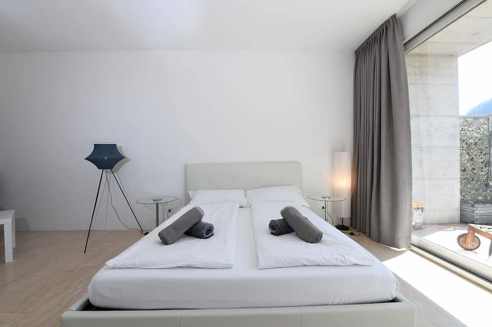 The Minimal House & Spa Swisshomebnb in Caslano, Luganersee