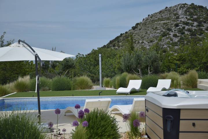 Villa für 6 Personen mit Garten in Grad Benkovac, Zadar