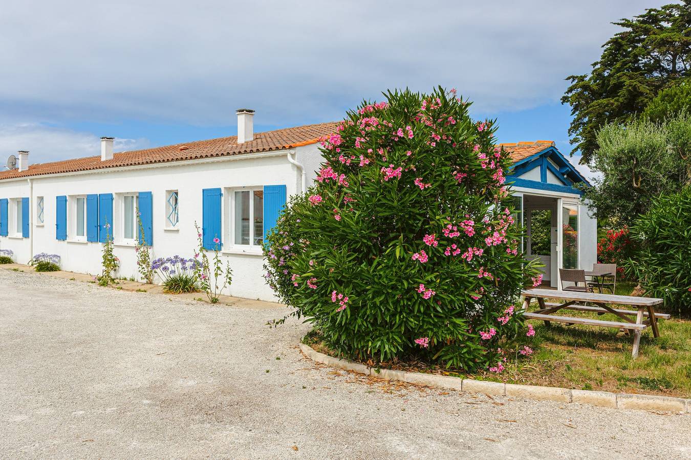 Pension 'Grillon La Brée Les Bains' mit gemeinsamer Terrasse, gemeinsamem Garten und Wi-Fi in La Brée-les-Bains, Côte de Beauté