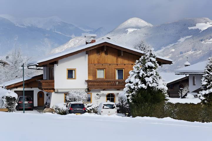 Ferienwohnung für 9 Personen, mit Balkon im Ski-Optimal Hochzillertal