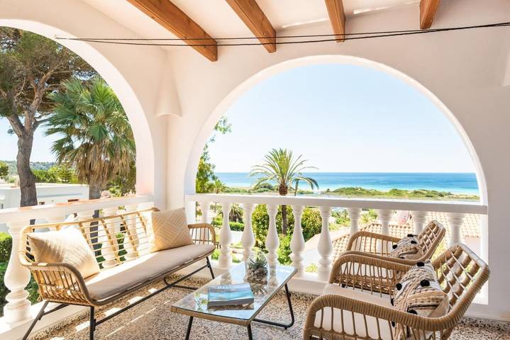 Casa de vacaciones para 8 personas, con Balcón y Terraza además de Jardín y Piscina en Menorca