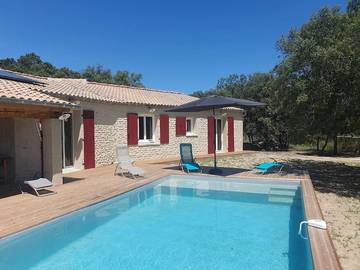 Cottage pour 6 personnes, avec jardin ainsi que terrasse et piscine, animaux acceptés à La Baume-de-Transit