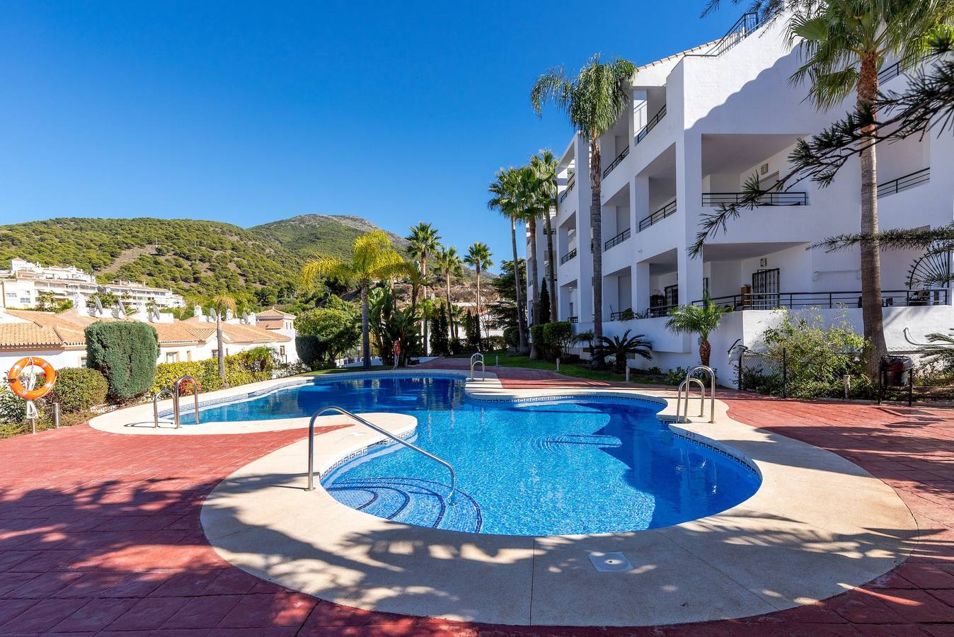 Entire apartment, Apartment "Casa Mariposa" with Beautiful Garden, Pool, Balcony, Ac & Wi-Fi in Alhaurin Golf, Alhaurín el Grande