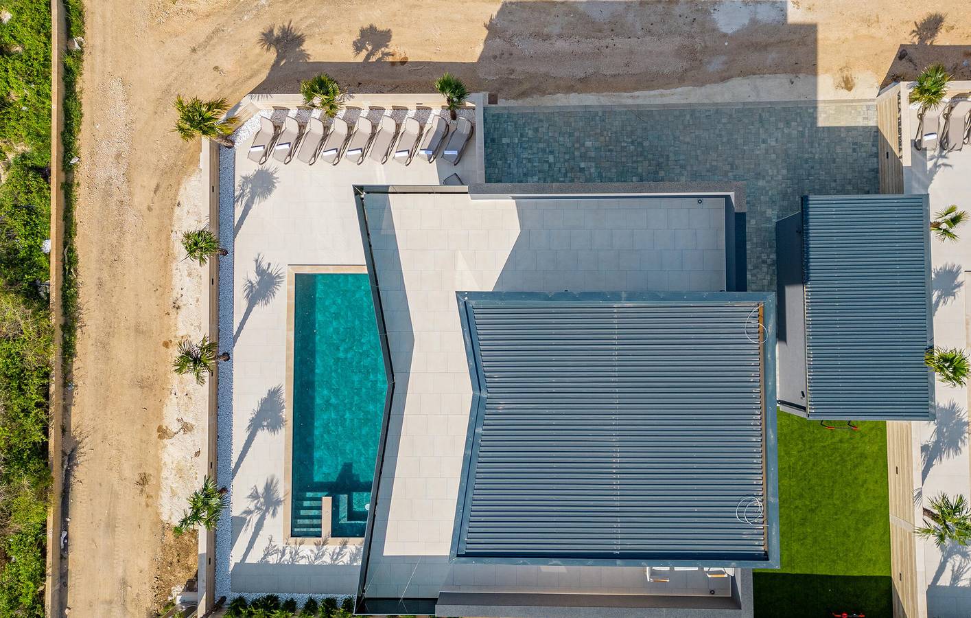 Geräumige Ferienwohnung mit 2 Schlafzimmern, Pool, WLAN und Parkplatz in der Nähe des Strandes von Privlaka in Privlaka, Zadar