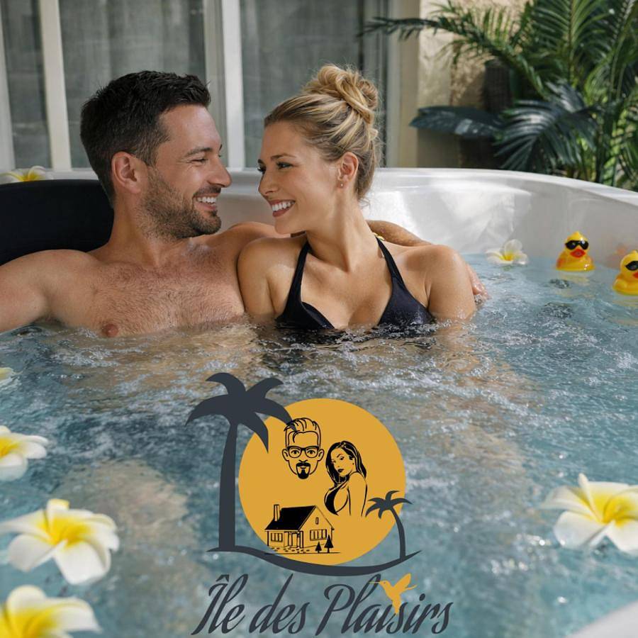 Suite Intimiste Adultes avec Spa Prive - Ile des Plaisirs in Graulhet, Région de Castres