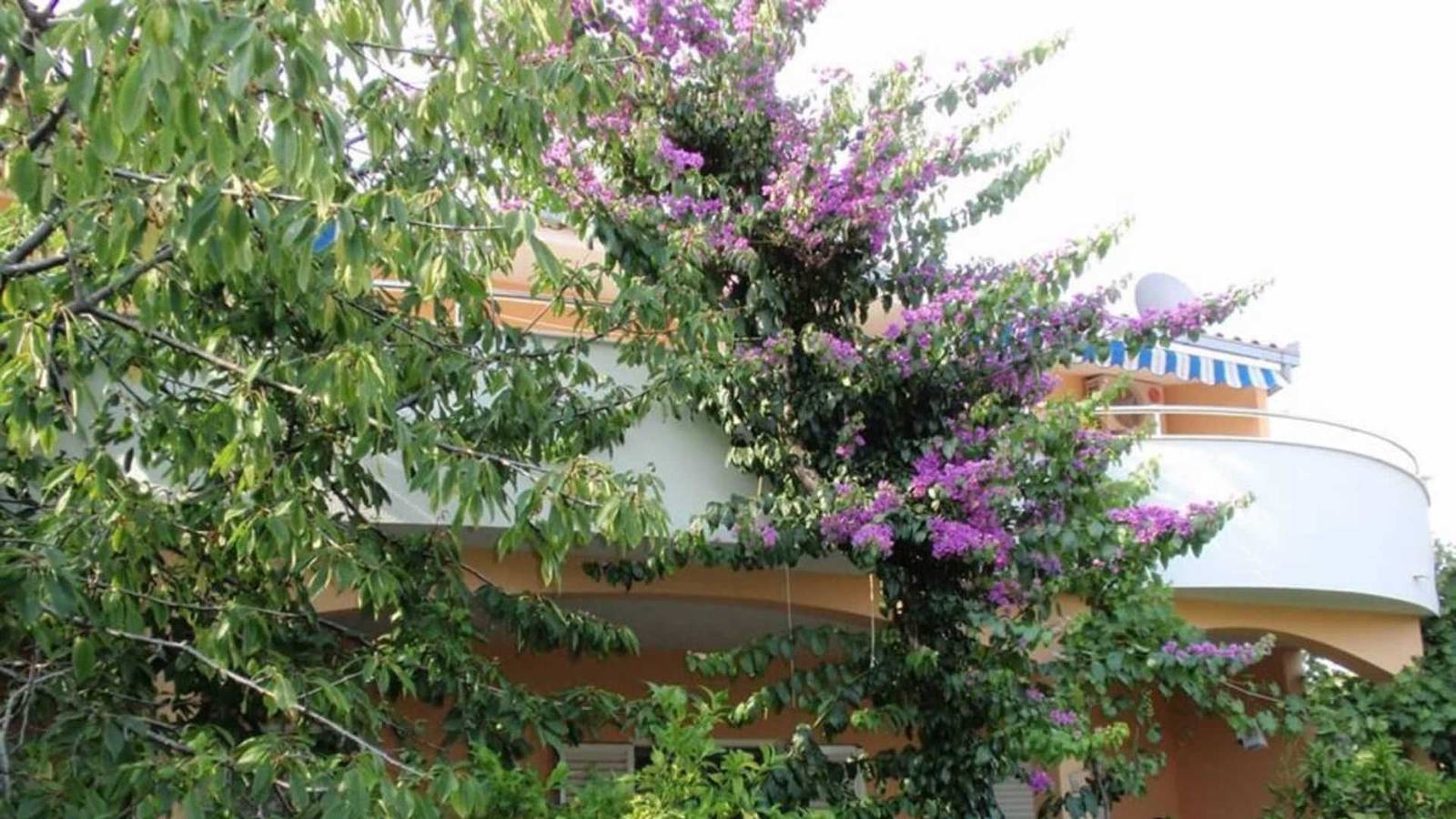 Ganze Wohnung, Sonnige Wohnung mit großem Balkon in Strandnähe in Kastel Stafilic, Kaštela