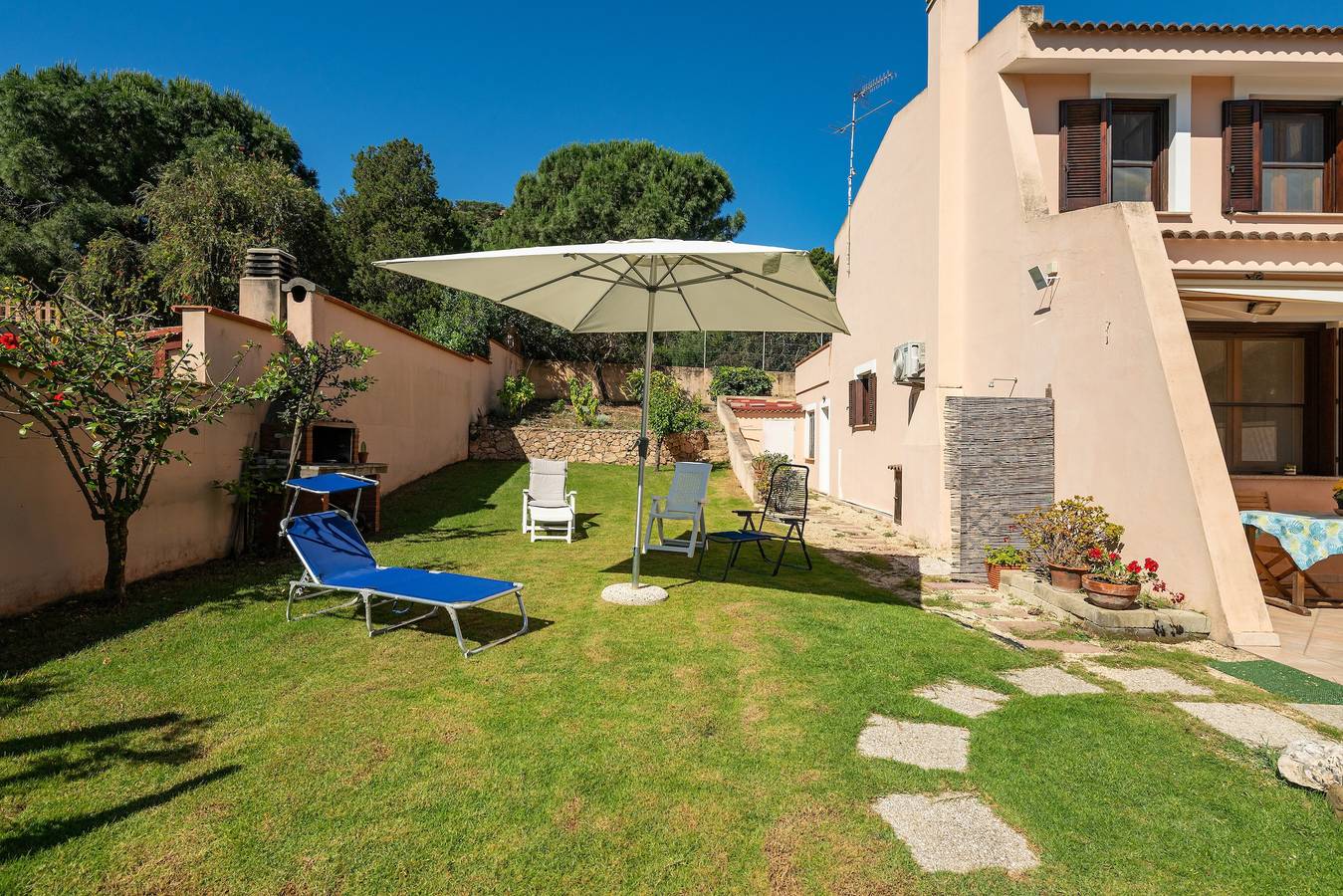 Villa Simona in Santa Margherita di Pula – Entspannung im Grünen nahe Traumstränden in Santa Margherita di Pula, Pula und Umgebung