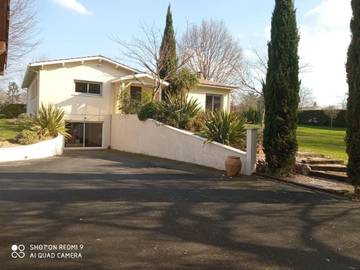 Maison de vacances pour 6 personnes, avec jacuzzi ainsi que piscine et jardin à Sadirac