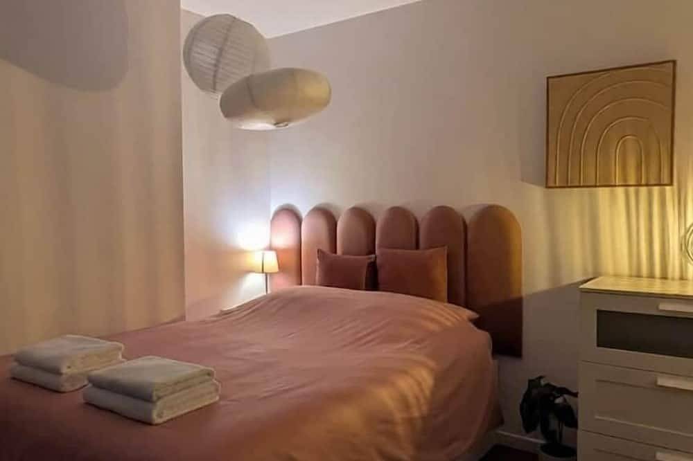 Ganze Wohnung, Charming studio - Quiet & Bright - Downtown in Saint-Aubin-du-Cormier, Fougères-Vitré