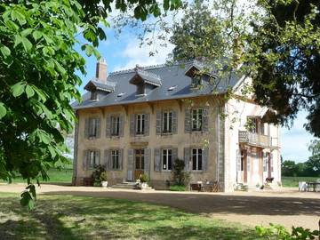 Gîte pour 15 personnes, avec jardin à Saint-Saulge