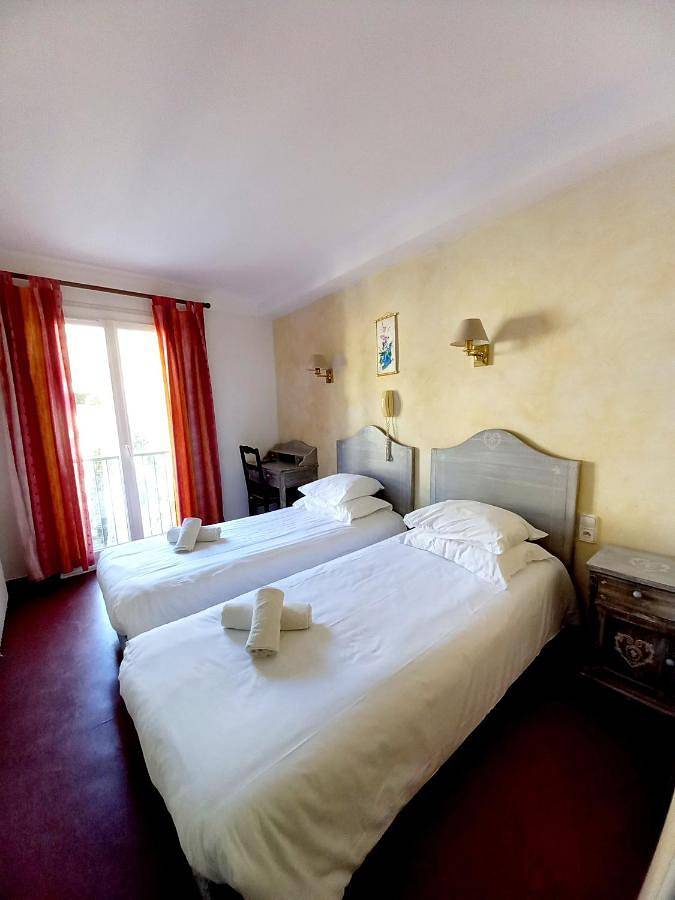 Hôtel pour 2 personnes, avec terrasse à Prats-de-Mollo-la-Preste - 3