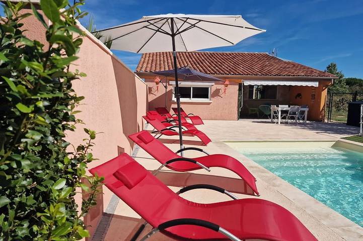 Maison de vacances pour 6 personnes, avec piscine ainsi que terrasse et jardin