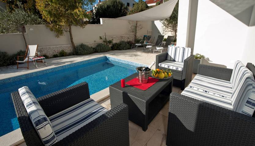 Villa pour 6 personnes, avec piscine et jardin à Okrug Gornji - 3